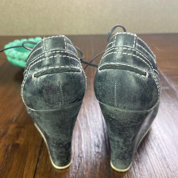 Joe’s Jeans Upbeat II Oxford Wedge Heels - Picture 4 of 7